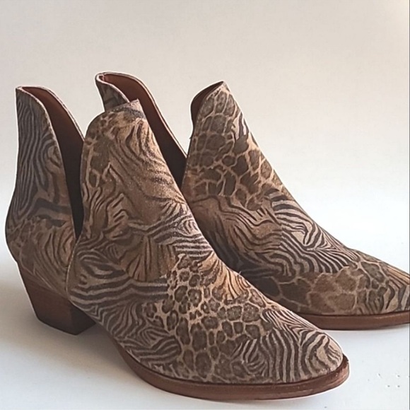 Free People Animal Charm Double V Ankle
Boots Size 7 - Picture 6 of 14
